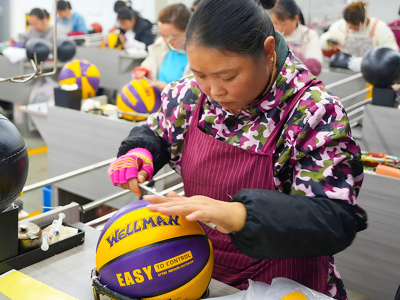 Koripallon valmistus